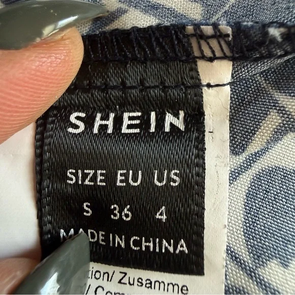 ✨ SHEIN Navy & White Geometric Print Blouse – Size Small ✨ - Picture 7 of 9